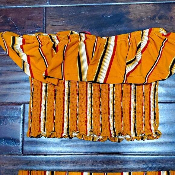 Clothes - Picture 2 of 4